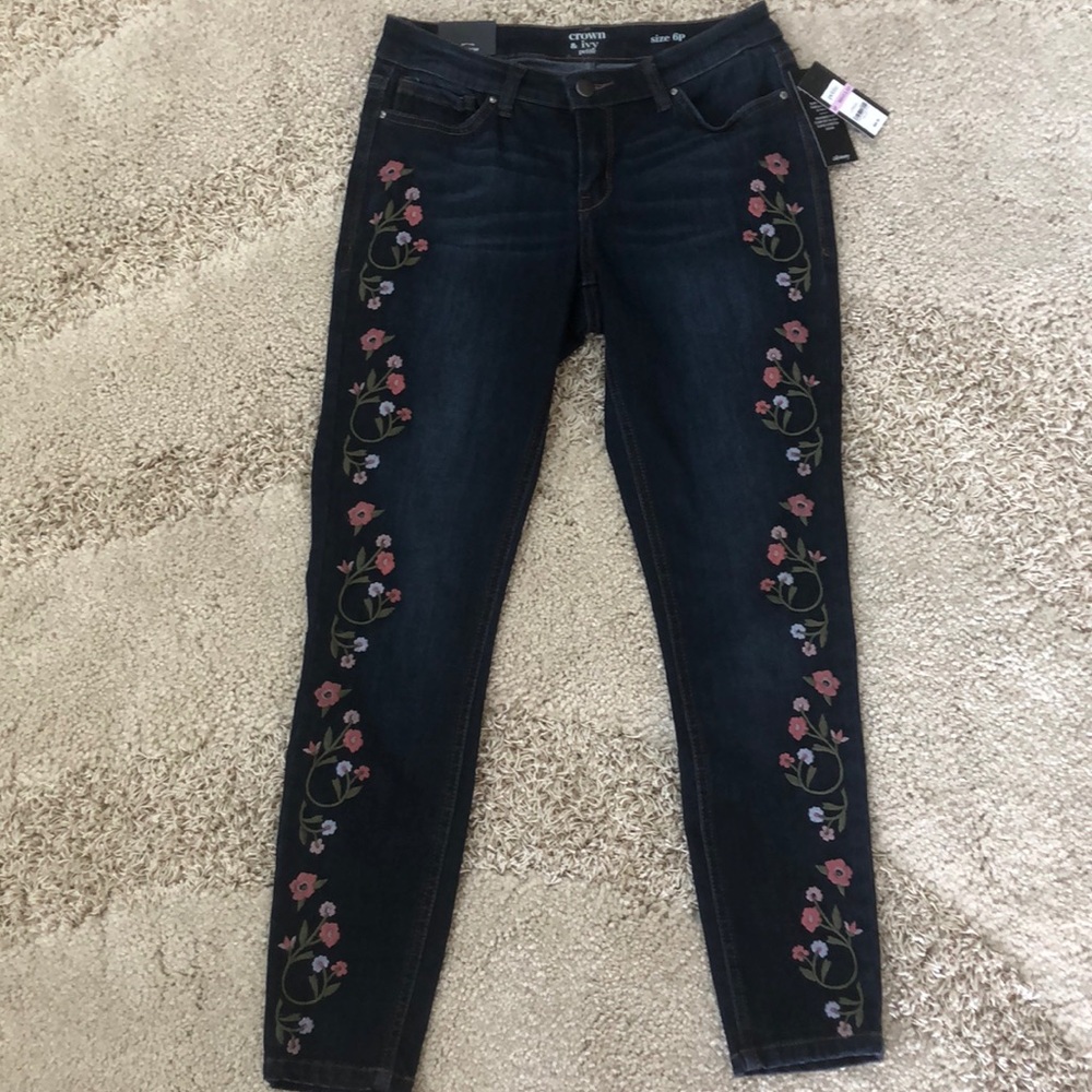 Crown & Ivy skinny Jeans, 6 Petite. NWT
